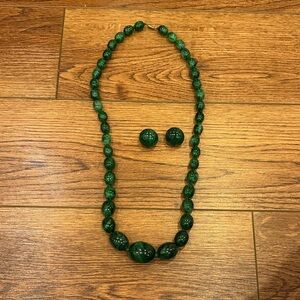 Vintage Vogue Green Beaded Necklace and Earring Set